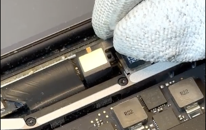 MacBook Pro Flexgate Repair Guide: Solutions for Screen Issues on 2016-2018 Models
